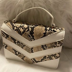 White & tan snake print cute bag!